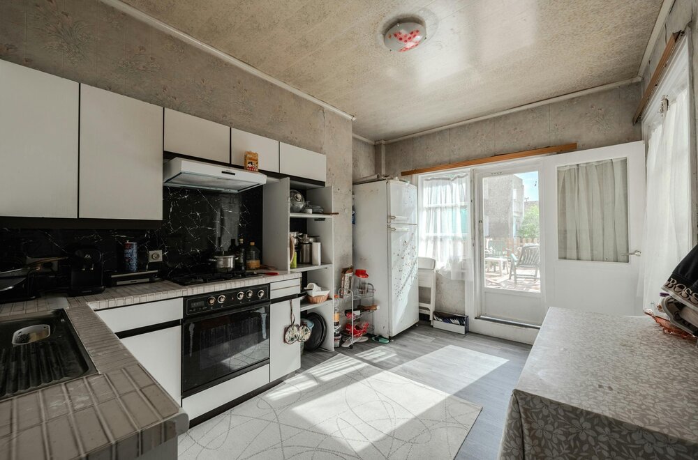 ruime-woning-met-garage-en-opslagruimte-te-oostende006.jpg
