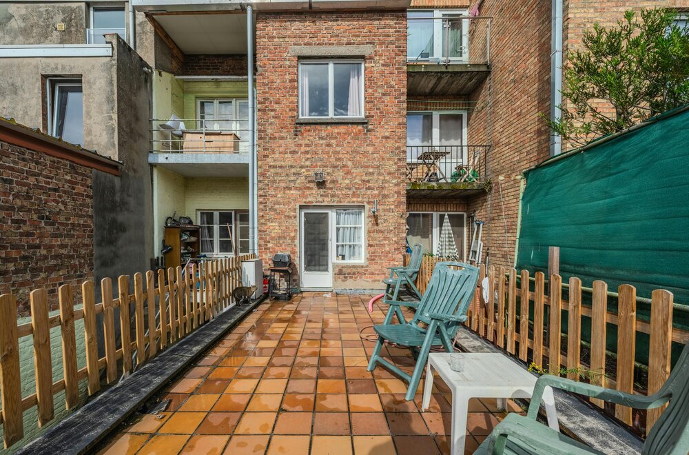 ruime-woning-met-garage-en-opslagruimte-te-oostende008.jpg