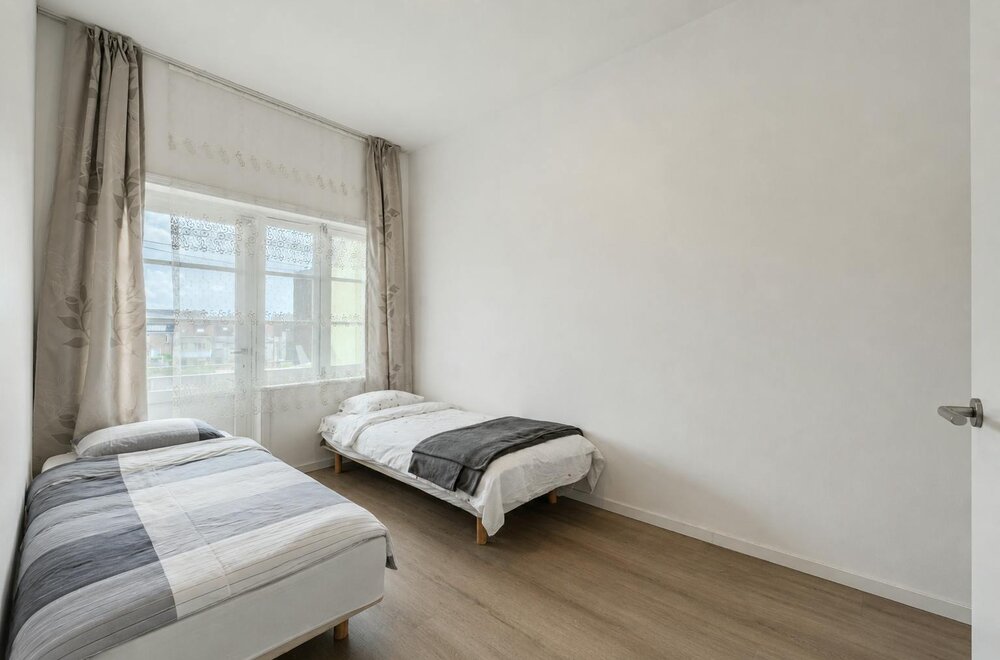 ruime-woning-met-garage-en-opslagruimte-te-oostende014.jpg