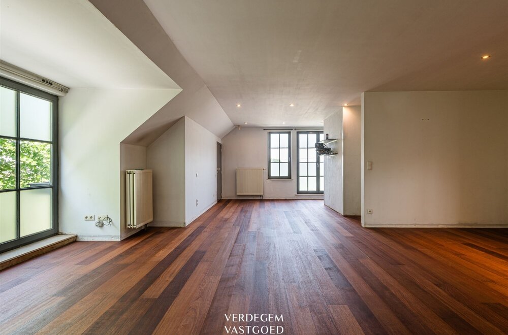uiterst-commercieel-gelegen-handelspand-met-woonst-voor-horeca-of-kantoren017.jpg