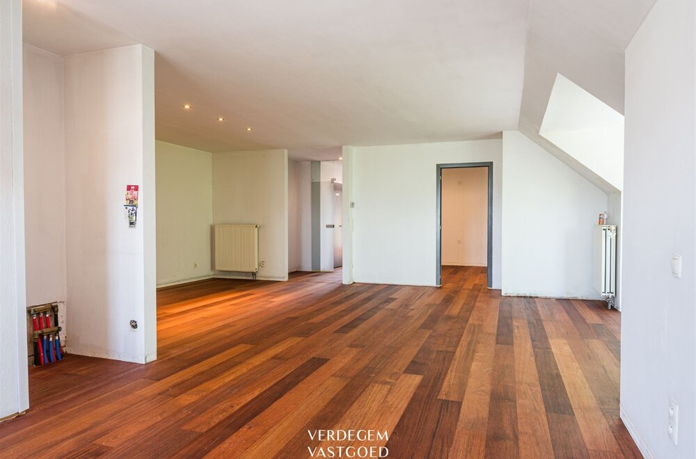 uiterst-commercieel-gelegen-handelspand-met-woonst-voor-horeca-of-kantoren019.jpg