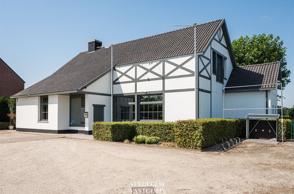 uiterst-commercieel-gelegen-handelspand-met-woonst-voor-horeca-of-kantoren021.jpg