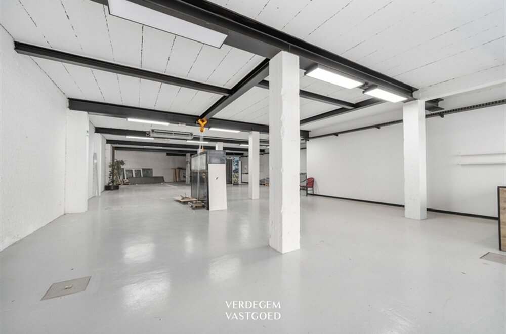 handelsruimte-284m-met-zonnig-appartement-100m-op-strategische-ligging002.jpg