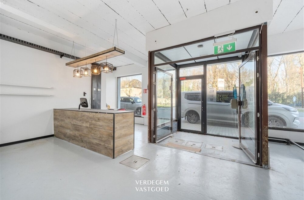 handelsruimte-284m-met-zonnig-appartement-100m-op-strategische-ligging003.jpg