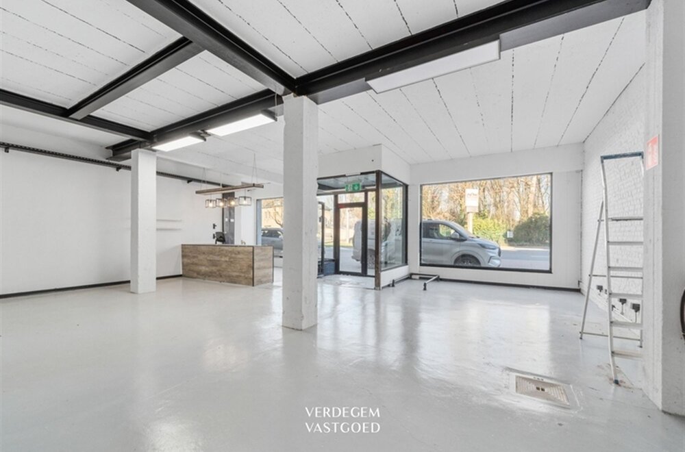 handelsruimte-284m-met-zonnig-appartement-100m-op-strategische-ligging005.jpg