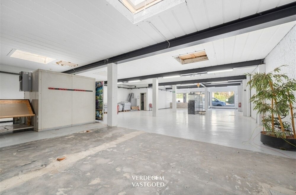 handelsruimte-284m-met-zonnig-appartement-100m-op-strategische-ligging007.jpg