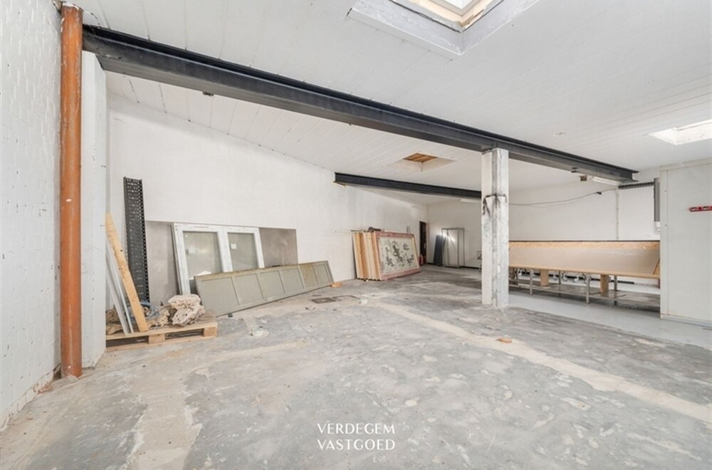 handelsruimte-284m-met-zonnig-appartement-100m-op-strategische-ligging008.jpg