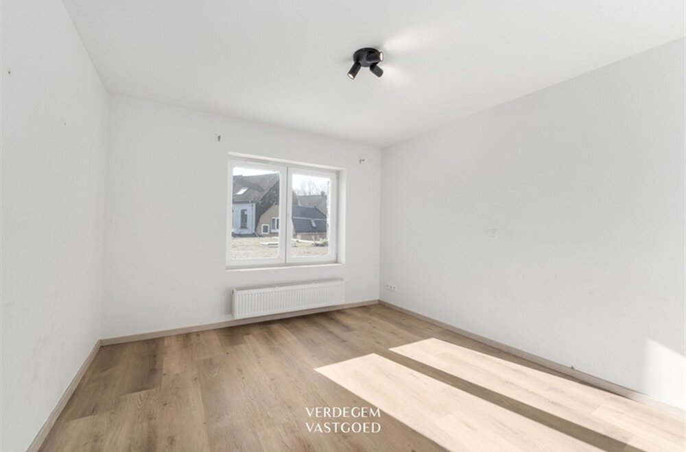 handelsruimte-284m-met-zonnig-appartement-100m-op-strategische-ligging016.jpg