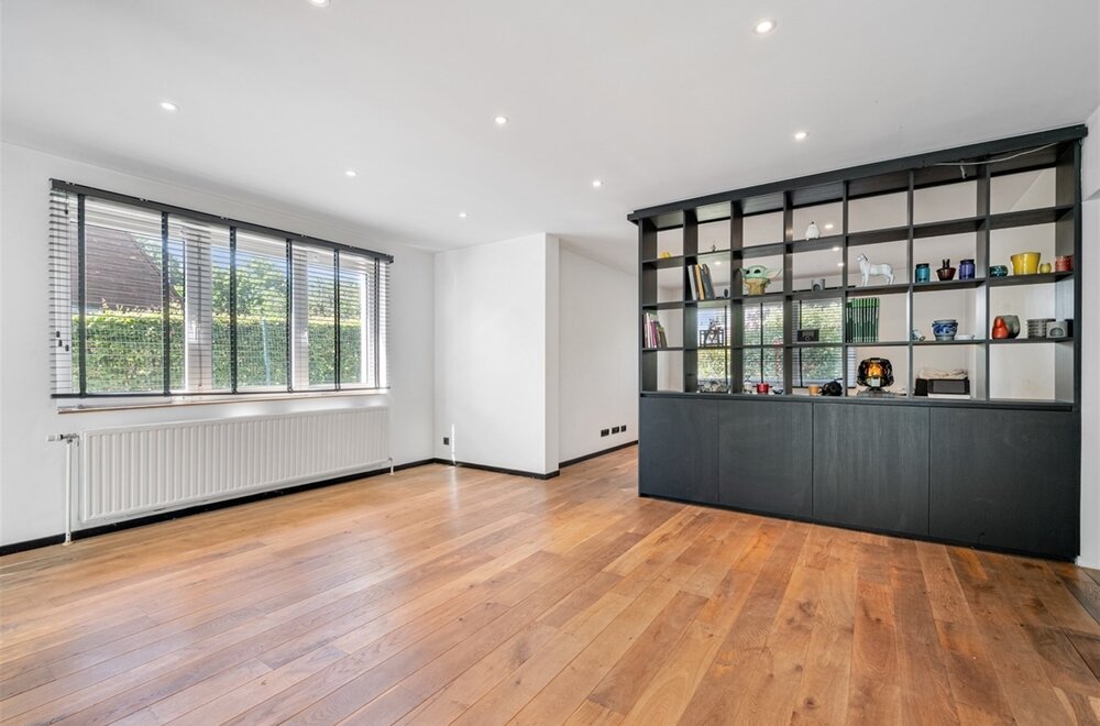 prachtige-hob-met-vier-slaapkamers-bureau-en-grote-tuin009.jpg