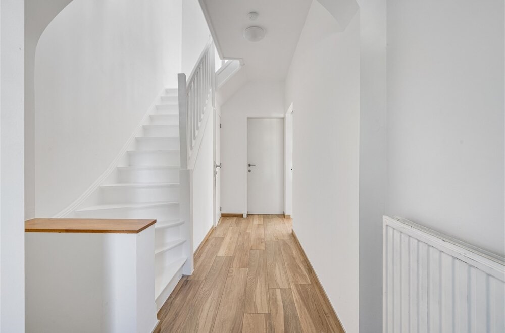 prachtige-hob-met-vier-slaapkamers-bureau-en-grote-tuin010.jpg