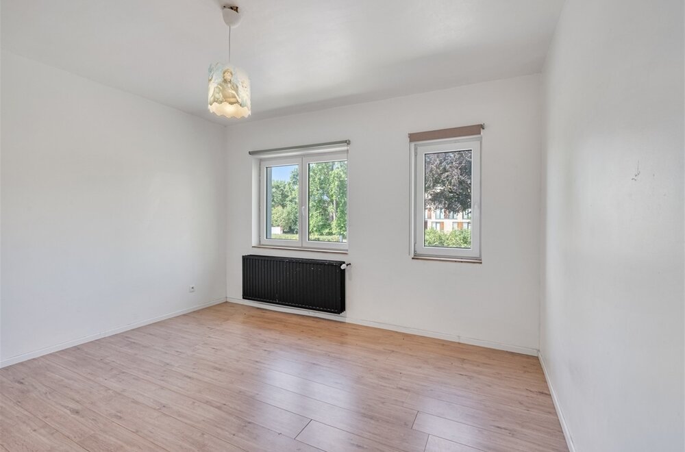 prachtige-hob-met-vier-slaapkamers-bureau-en-grote-tuin014.jpg