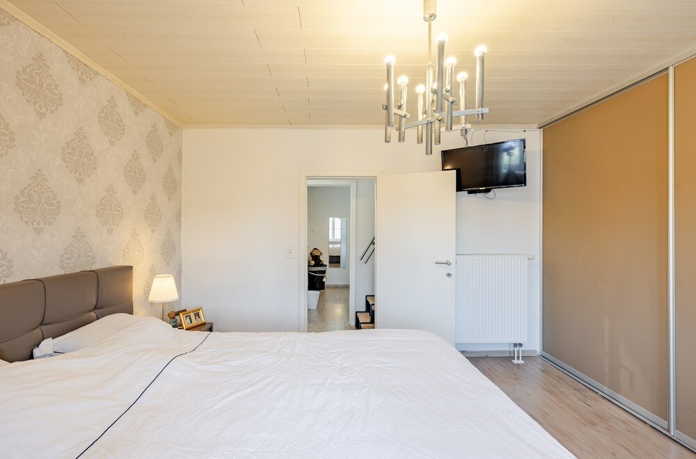 prachtige-woning-met-3-slks-en-dubbele-garage-op-topligging016.jpg