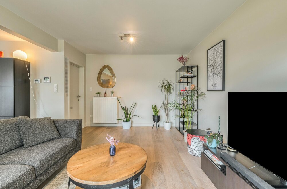 lichtrijk-appartement-met-2-slaapkamers-en-ruime-buitenruimte-te-zwijnaarde002.jpg