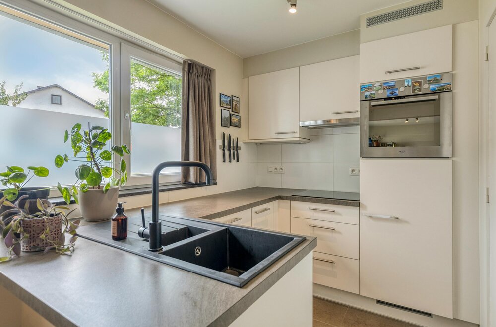 lichtrijk-appartement-met-2-slaapkamers-en-ruime-buitenruimte-te-zwijnaarde005.jpg