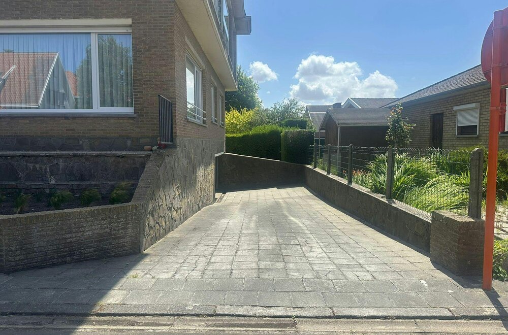 garagebox-te-koop-op-centrale-locatie-aan-normandpark-004.jpg