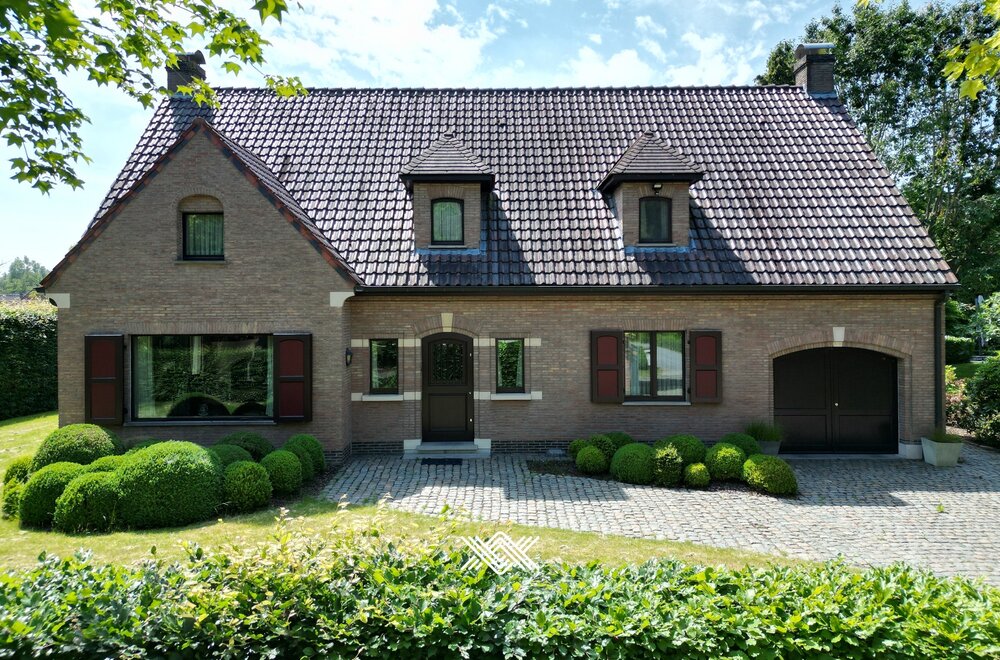 gunstig-gelegen-villa-met-zonnige-tuin-en-4-slaapkamers003.jpg