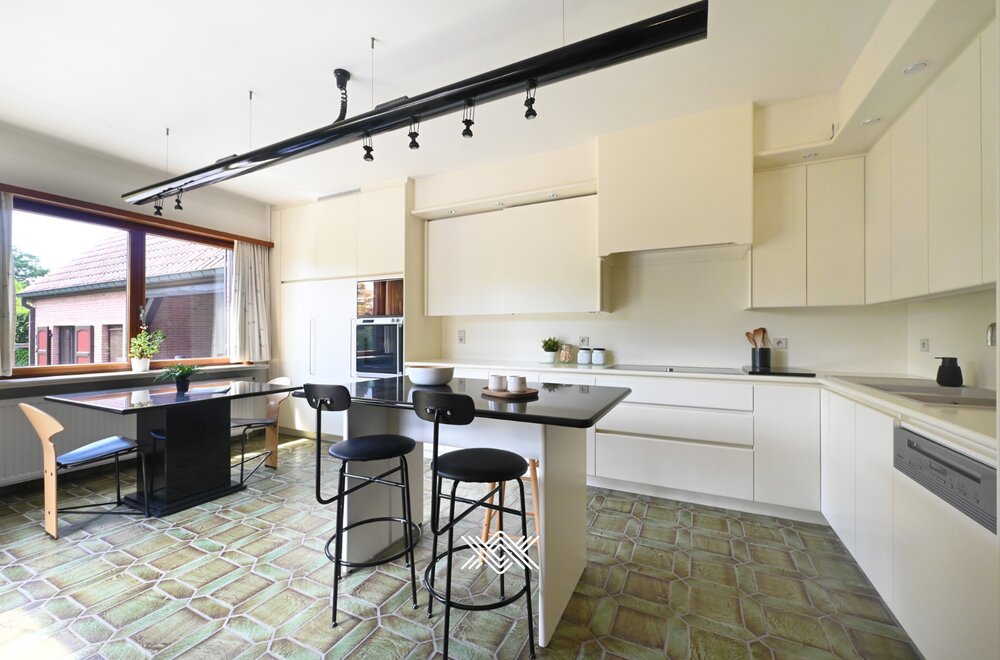 gunstig-gelegen-villa-met-zonnige-tuin-en-4-slaapkamers008.jpg