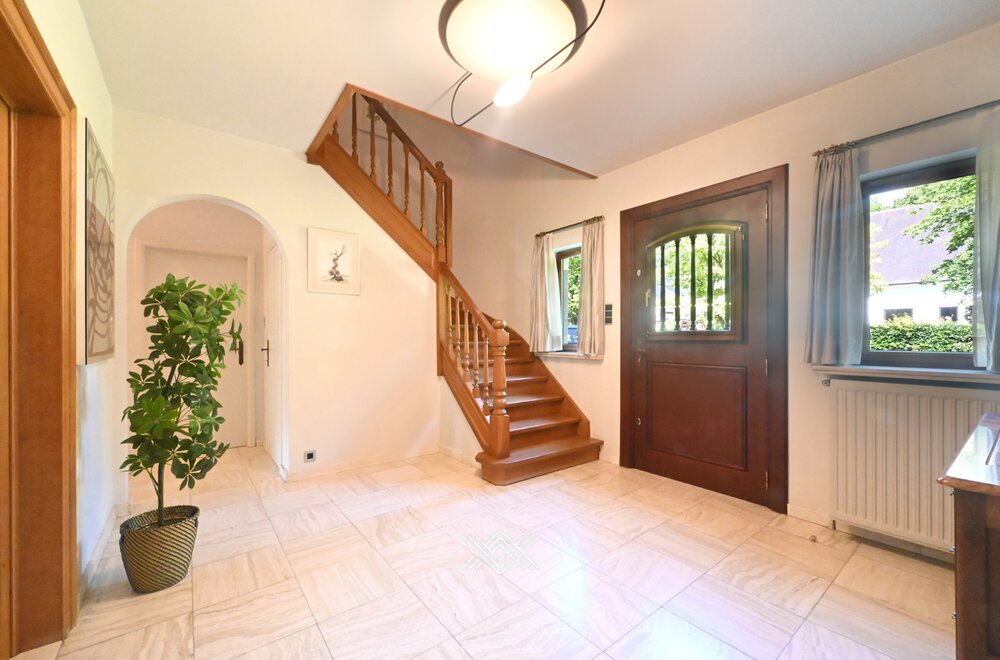 gunstig-gelegen-villa-met-zonnige-tuin-en-4-slaapkamers012.jpg