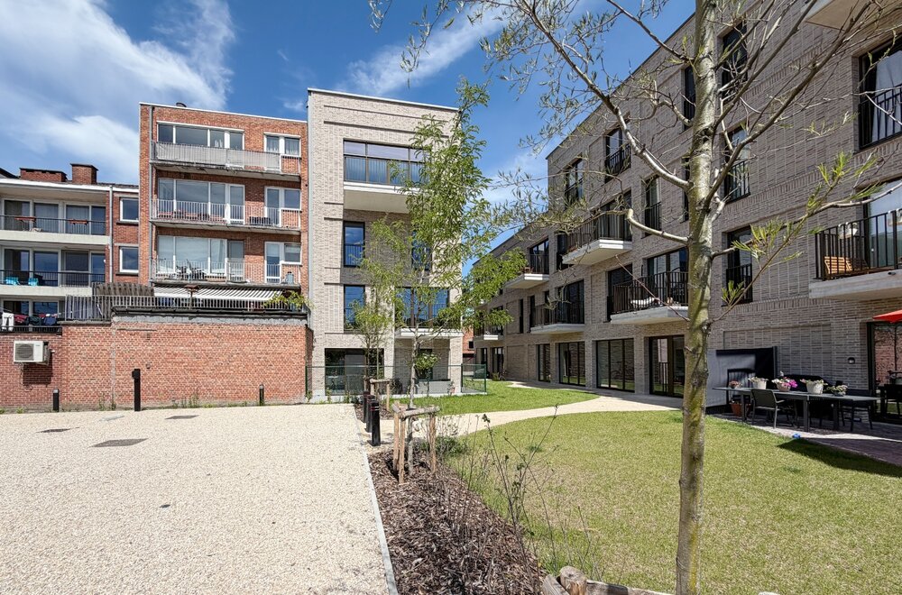 bijzonder-ruim-appartement-op-het-tweede-en-derde-verdiep002.jpg