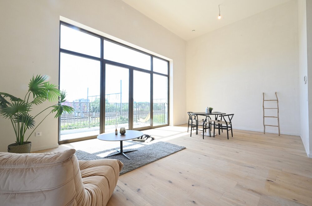 bijzonder-ruim-appartement-op-het-tweede-en-derde-verdiep003.jpg