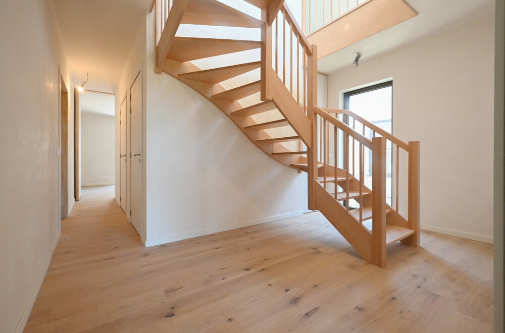 bijzonder-ruim-appartement-op-het-tweede-en-derde-verdiep013.jpg