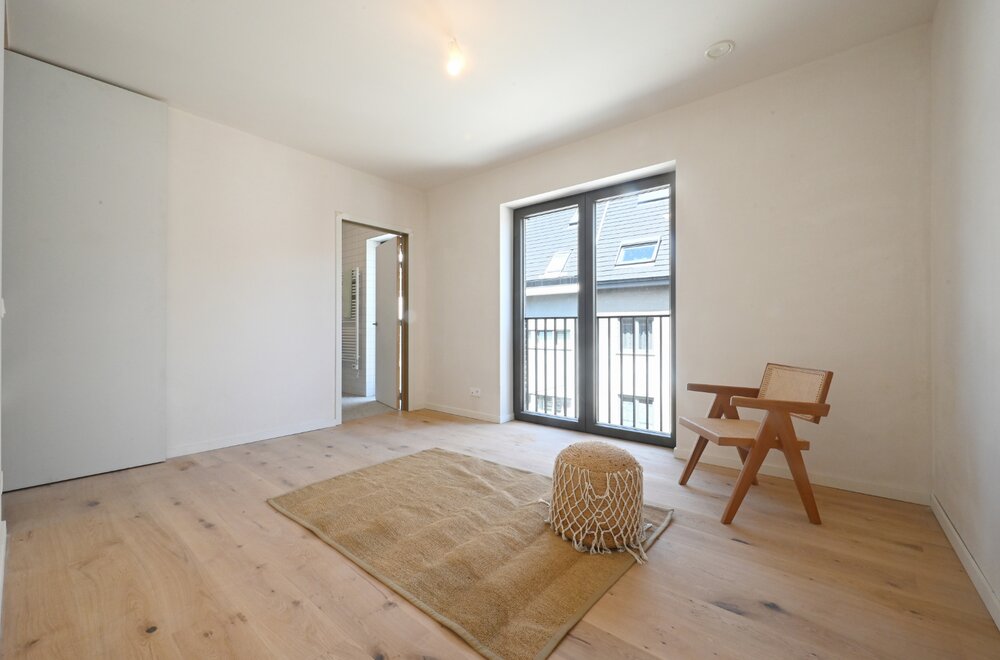 bijzonder-ruim-appartement-op-het-tweede-en-derde-verdiep014.jpg
