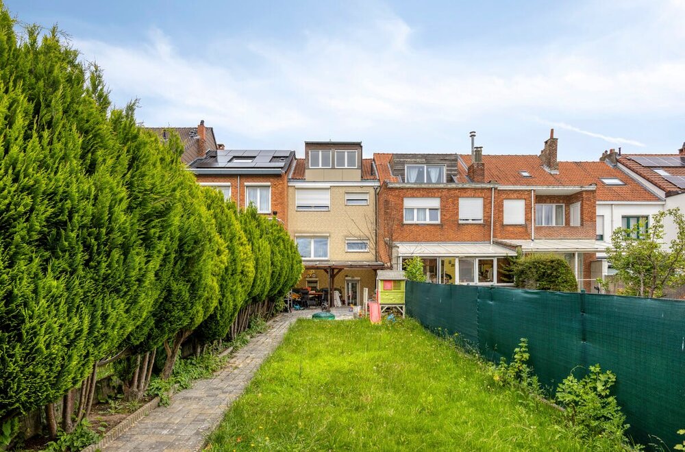 ruime-gezinswoning-met-garage-en-zonnige-tuin-in-strombeek-bever004.jpg