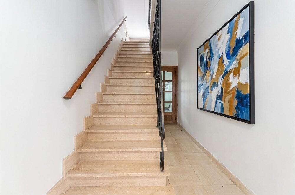 ruime-villa-met-6-slaapkamers-en-volledig-onderkelderd-in-rustig-dorp005.jpg