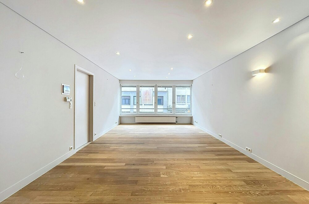 -instapklaar-2-slaapkamerappartement-in-centrum-kortrijk002.jpg
