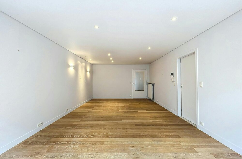 -instapklaar-2-slaapkamerappartement-in-centrum-kortrijk003.jpg