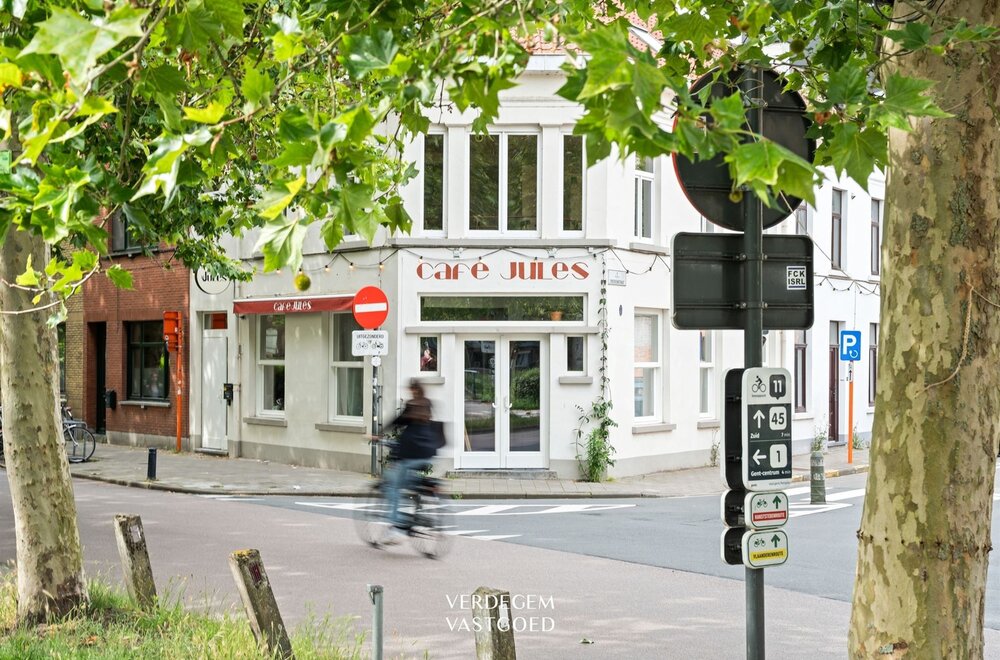 achter-deze-mooie-blauwe-gevel-vind-je-een-opbrengsteigendom-met-5-studentenkamers-op-topligging003.jpg