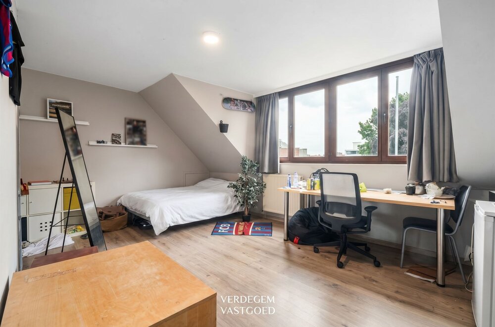 opbrengsteigendom-met-6-studentenkamers-fietsenberging-en-buitenruimte003.jpg