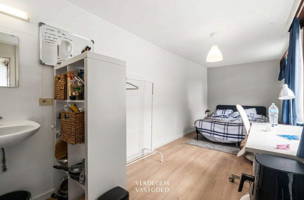 opbrengsteigendom-met-6-studentenkamers-fietsenberging-en-buitenruimte006.jpg