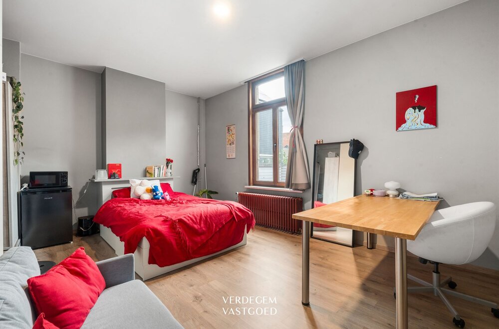 opbrengsteigendom-met-6-studentenkamers-fietsenberging-en-buitenruimte008.jpg