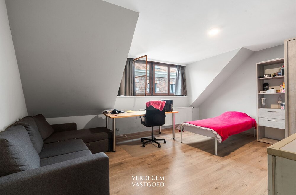 opbrengsteigendom-met-6-studentenkamers-fietsenberging-en-buitenruimte009.jpg