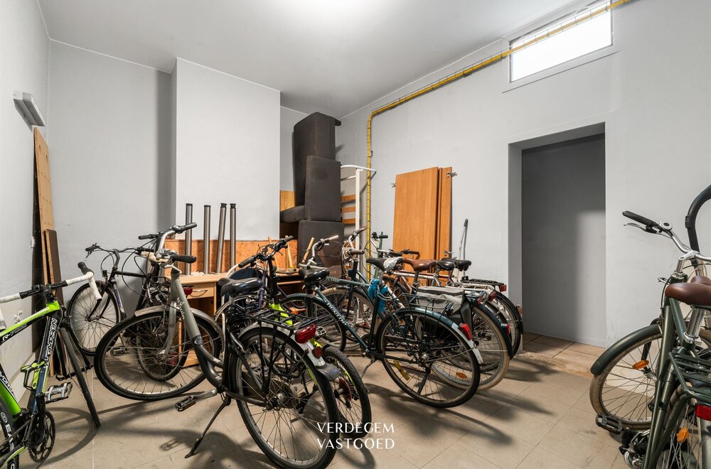 opbrengsteigendom-met-6-studentenkamers-fietsenberging-en-buitenruimte013.jpg
