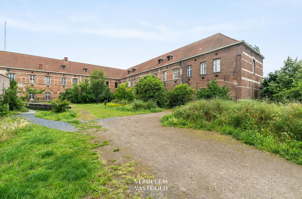 opbrengsteigendom-met-6-studentenkamers-fietsenberging-en-buitenruimte015.jpg