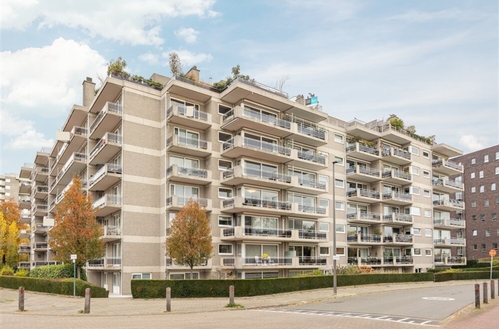 nabij-fruithoflaan-prachtige-penthouse-met-2-terrassen-en-garagebox001.jpg
