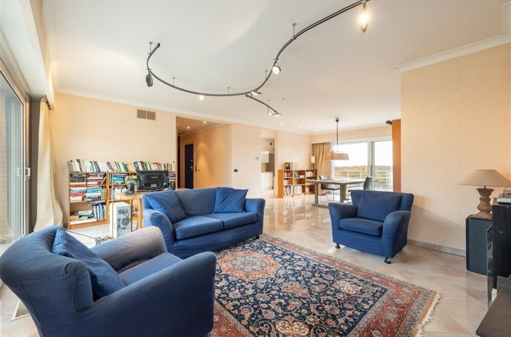 nabij-fruithoflaan-prachtige-penthouse-met-2-terrassen-en-garagebox002.jpg