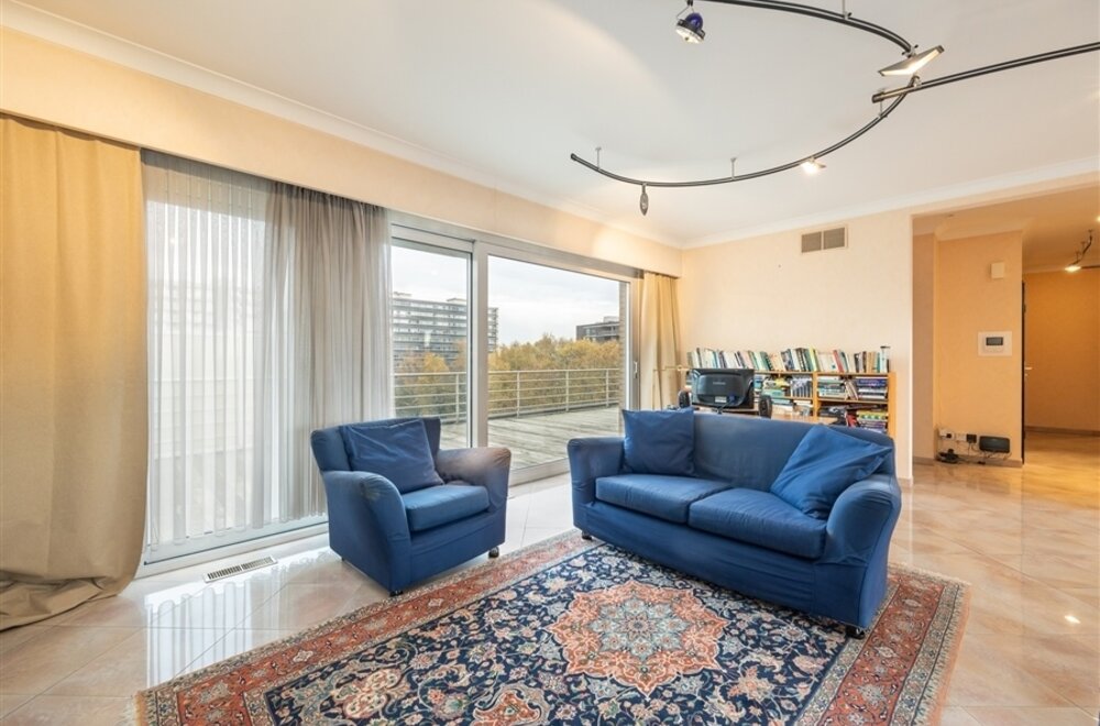 nabij-fruithoflaan-prachtige-penthouse-met-2-terrassen-en-garagebox003.jpg