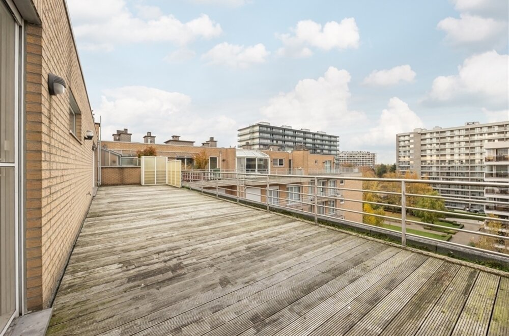nabij-fruithoflaan-prachtige-penthouse-met-2-terrassen-en-garagebox005.jpg
