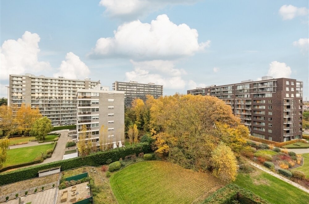 nabij-fruithoflaan-prachtige-penthouse-met-2-terrassen-en-garagebox006.jpg