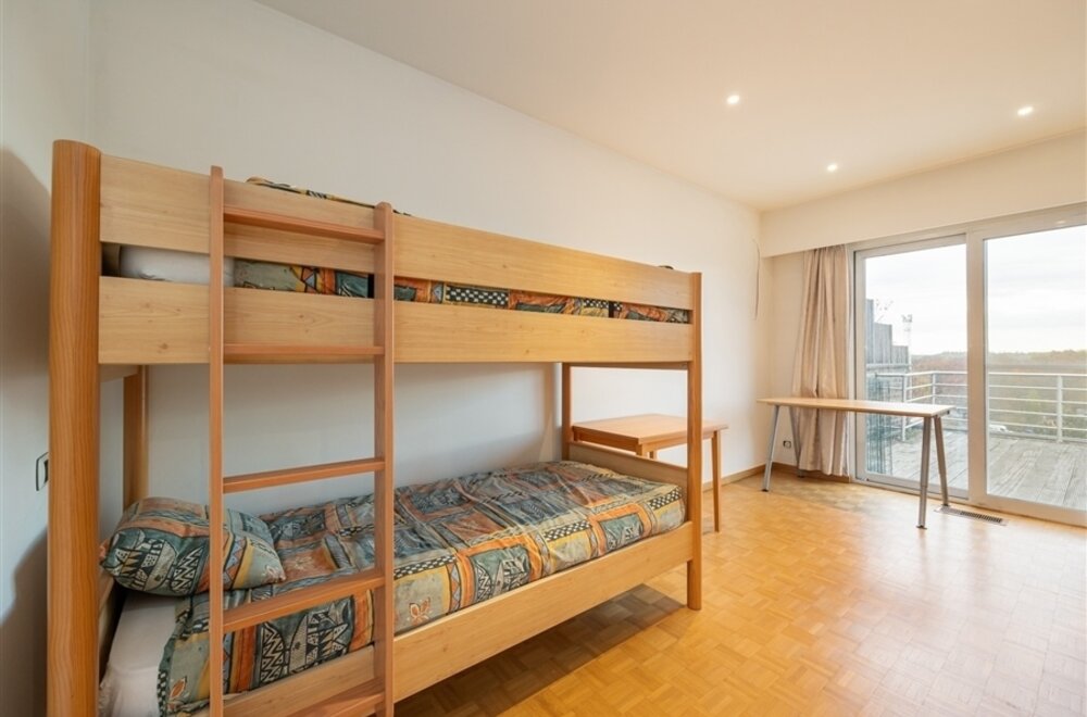 nabij-fruithoflaan-prachtige-penthouse-met-2-terrassen-en-garagebox017.jpg