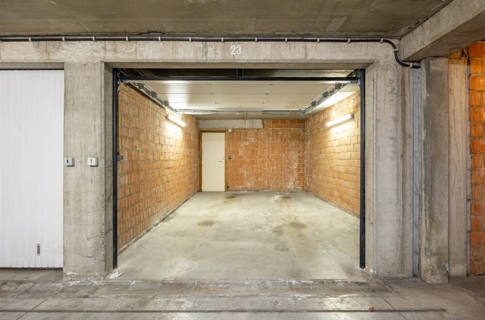 nabij-fruithoflaan-prachtige-penthouse-met-2-terrassen-en-garagebox019.jpg