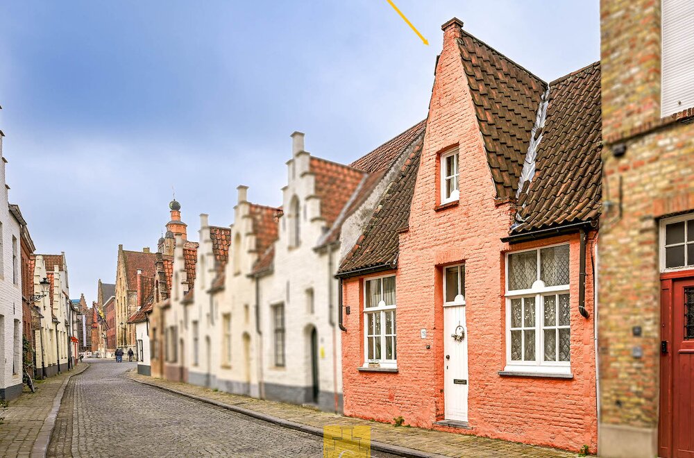 brugs-huis-in-de-schaduw-van-jeruzalemkerk-authentieke-16e-17e-eeuwse-gevel001.jpg