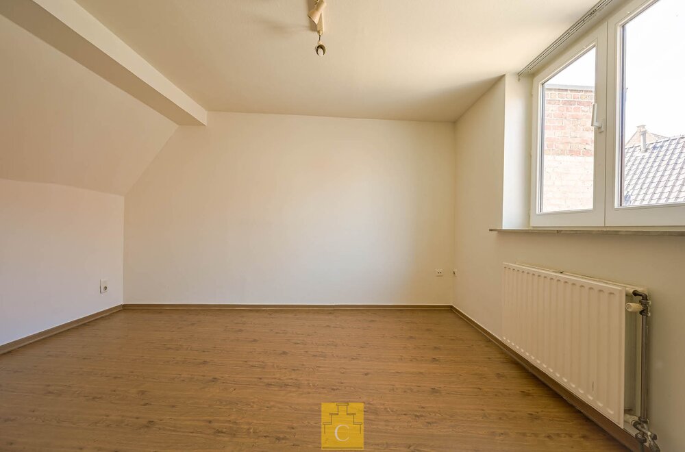 brugs-huis-in-de-schaduw-van-jeruzalemkerk-authentieke-16e-17e-eeuwse-gevel014.jpg