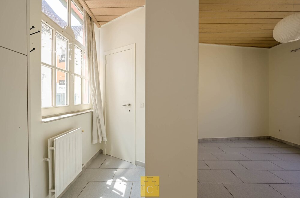 brugs-huis-in-de-schaduw-van-jeruzalemkerk-authentieke-16e-17e-eeuwse-gevel018.jpg