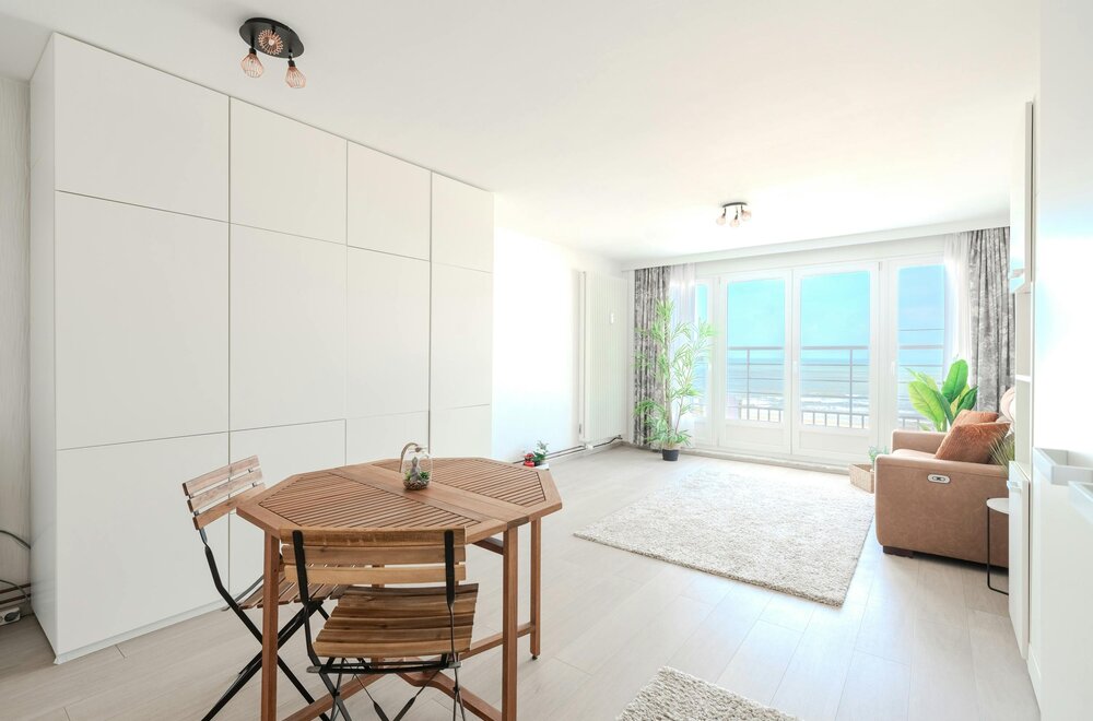 ruime-studio-met-prachtig-frontaal-zeezicht-te-middelkerke-003.jpg