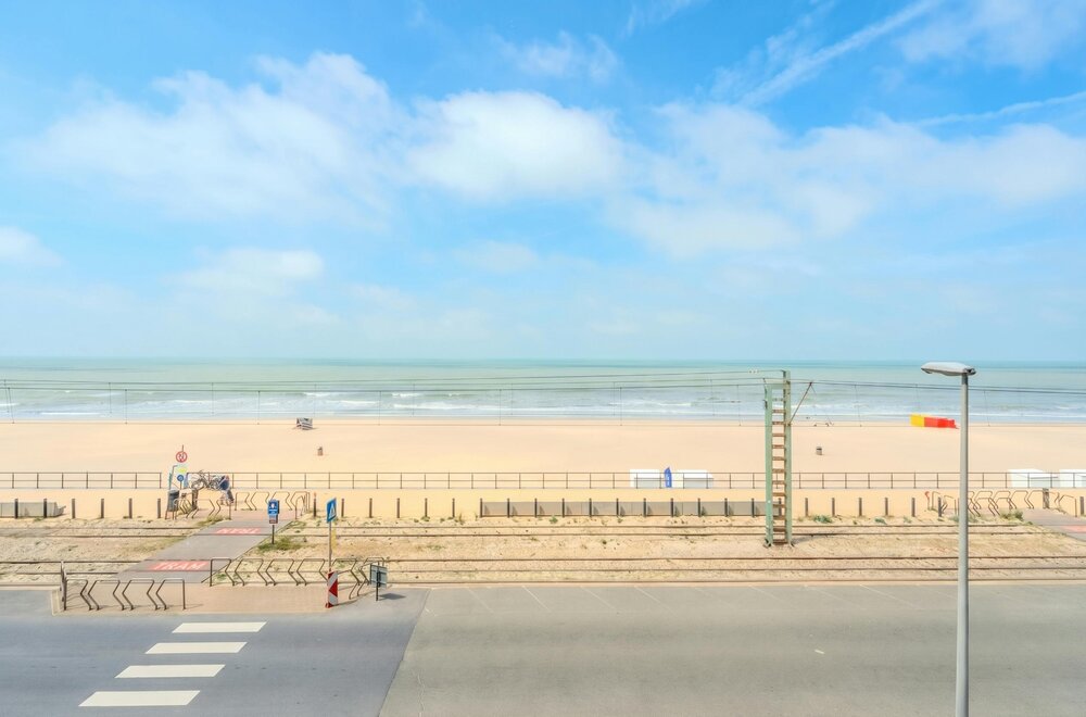 ruime-studio-met-prachtig-frontaal-zeezicht-te-middelkerke-011.jpg