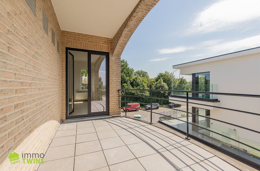 ruim-totaal-gerenoveerd-appartement-van-119-m-met-terras-staanplaats-en-garage-te-appels-bij-dendermonde014.jpg
